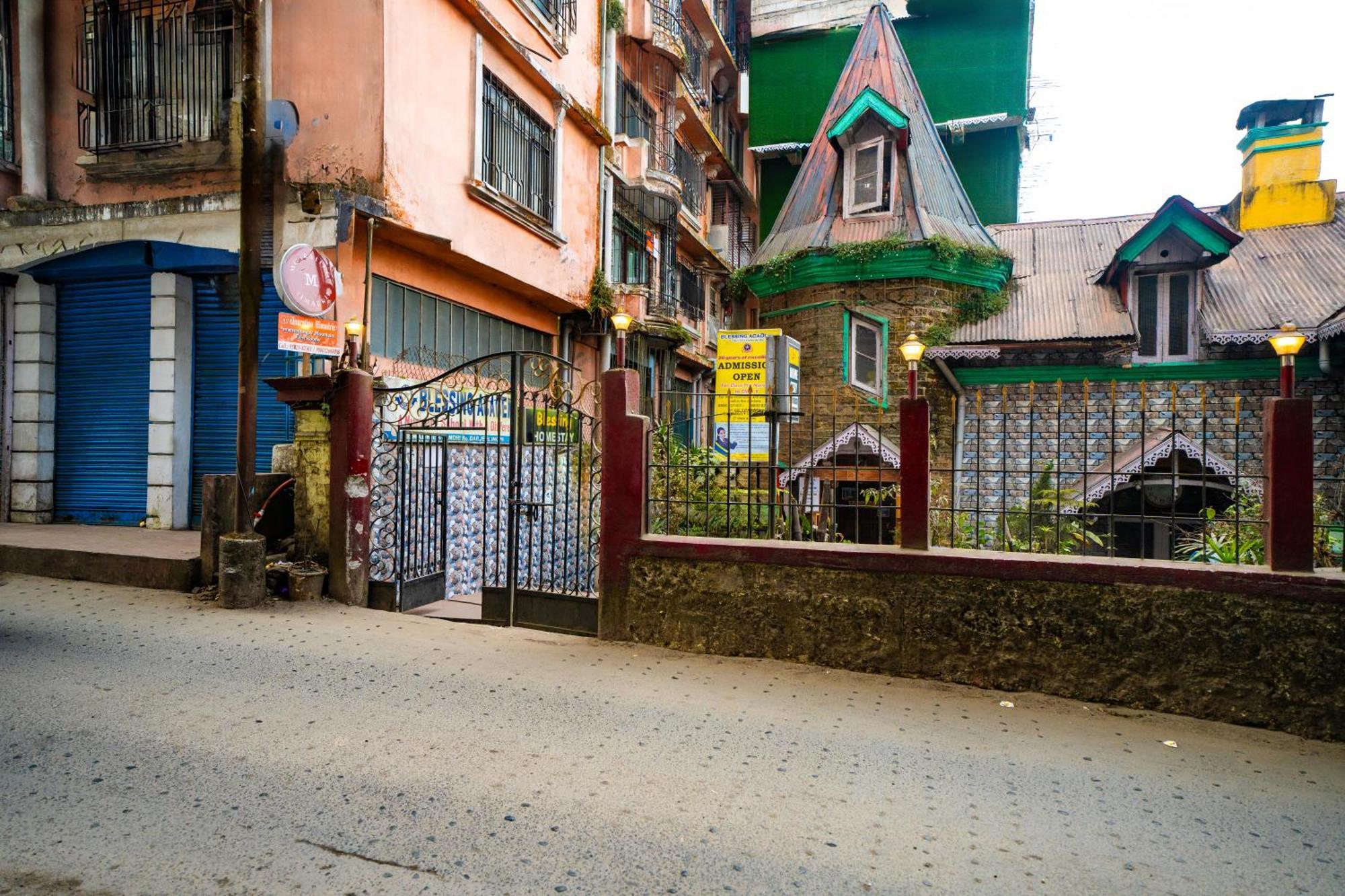 Monratino Himadrie -2 Mins Walk From Mall Road - All Rooms Have Kanchenjunga Mountain View Darjeeling  Esterno foto