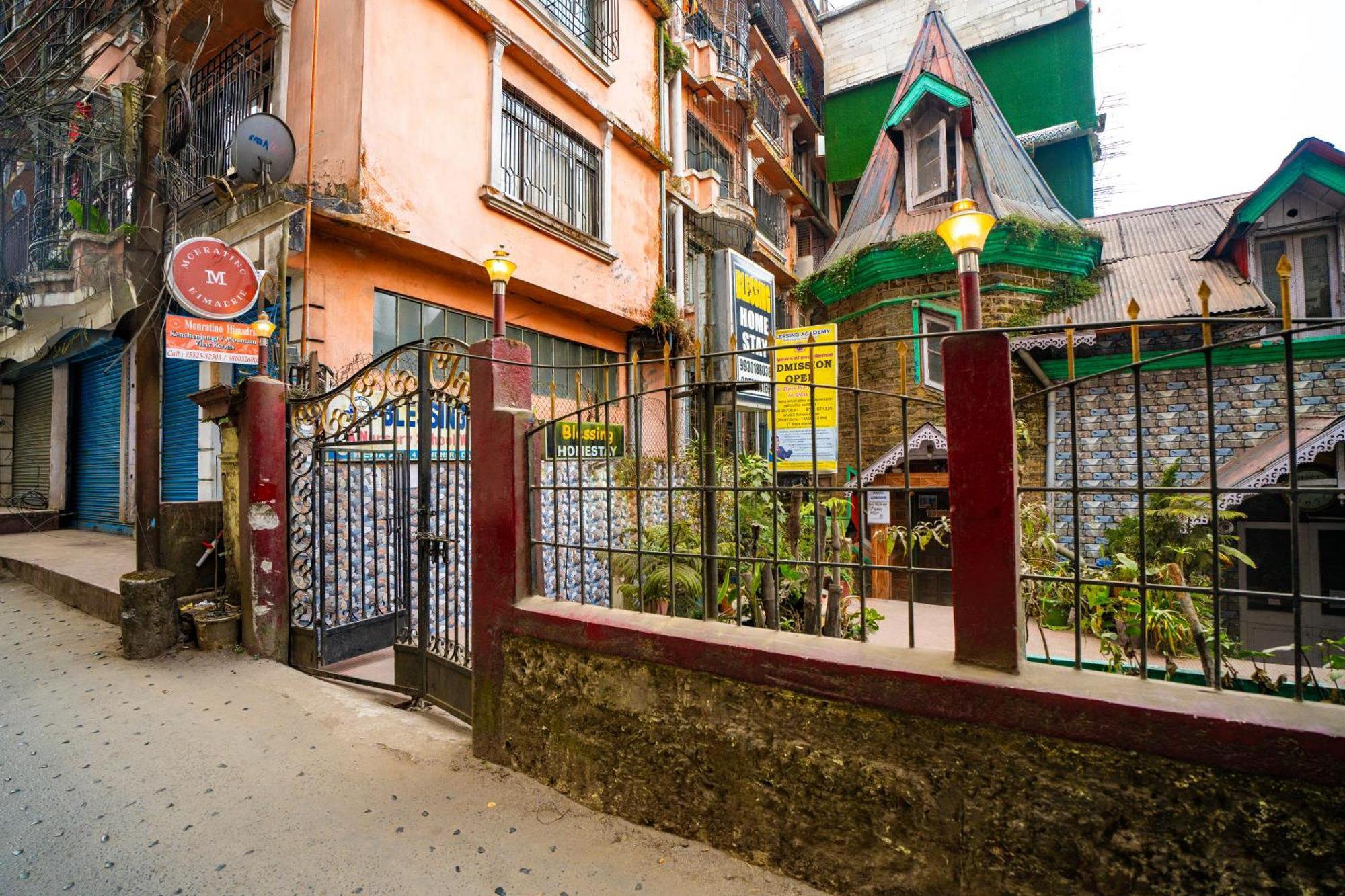 Monratino Himadrie -2 Mins Walk From Mall Road - All Rooms Have Kanchenjunga Mountain View Darjeeling  Esterno foto