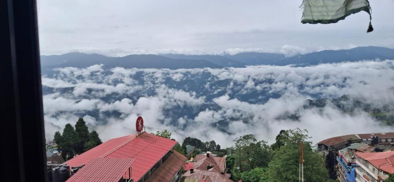 Monratino Himadrie -2 Mins Walk From Mall Road - All Rooms Have Kanchenjunga Mountain View Darjeeling  Esterno foto